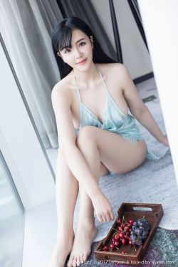 美女挠痒痒