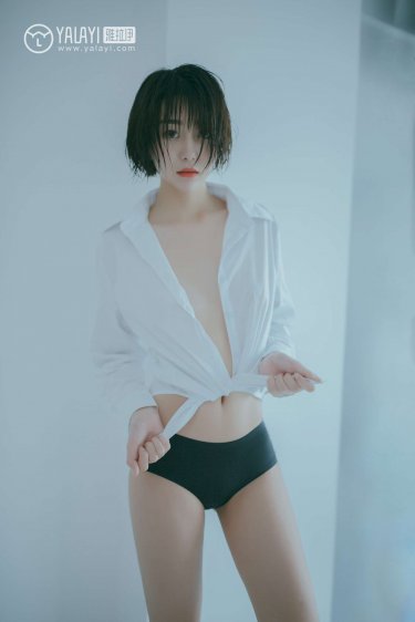 扒掉美女内裤打屁股视频